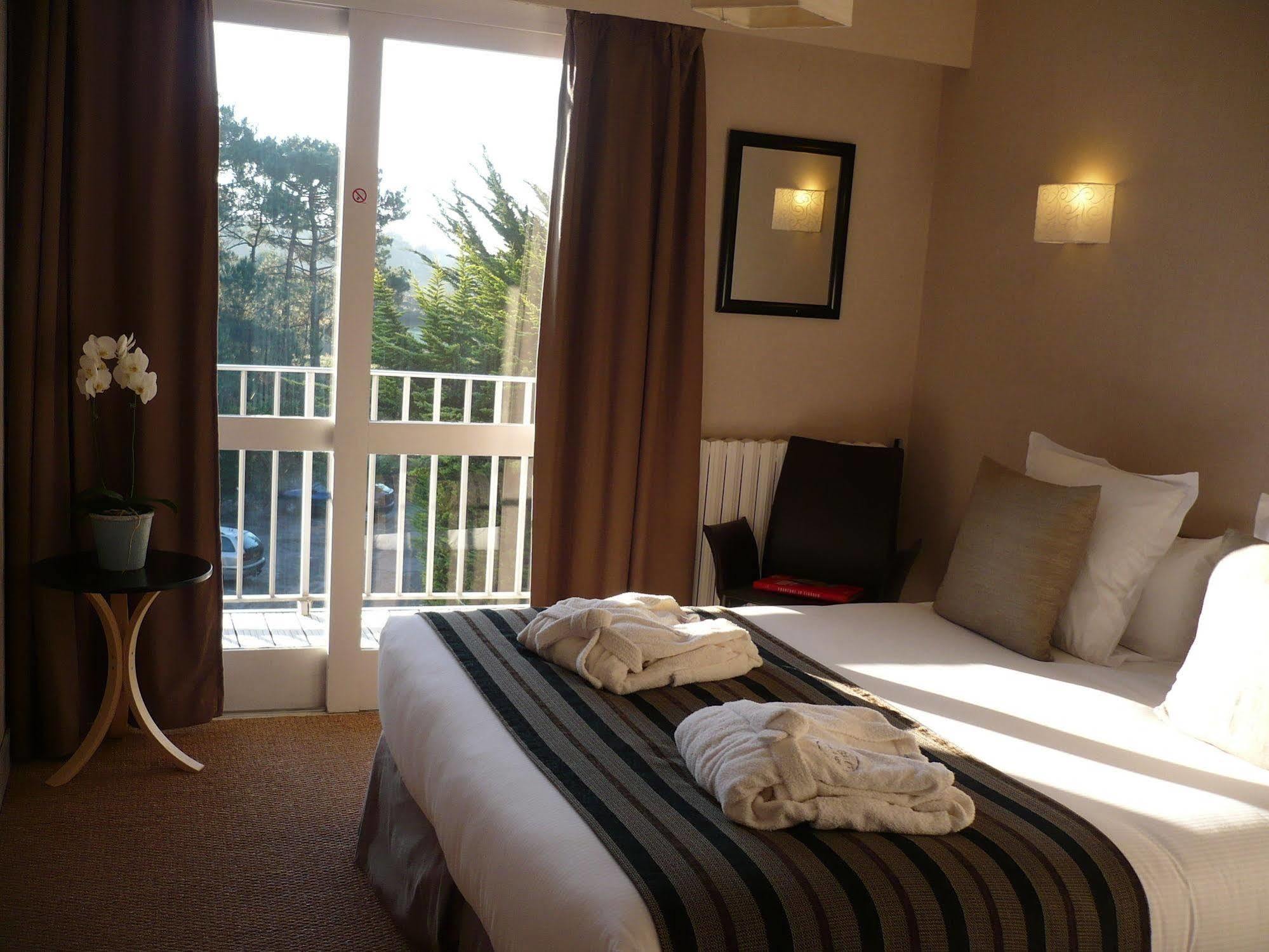 Le Galet Hotel & Spa Saint Philibert Bagian luar foto