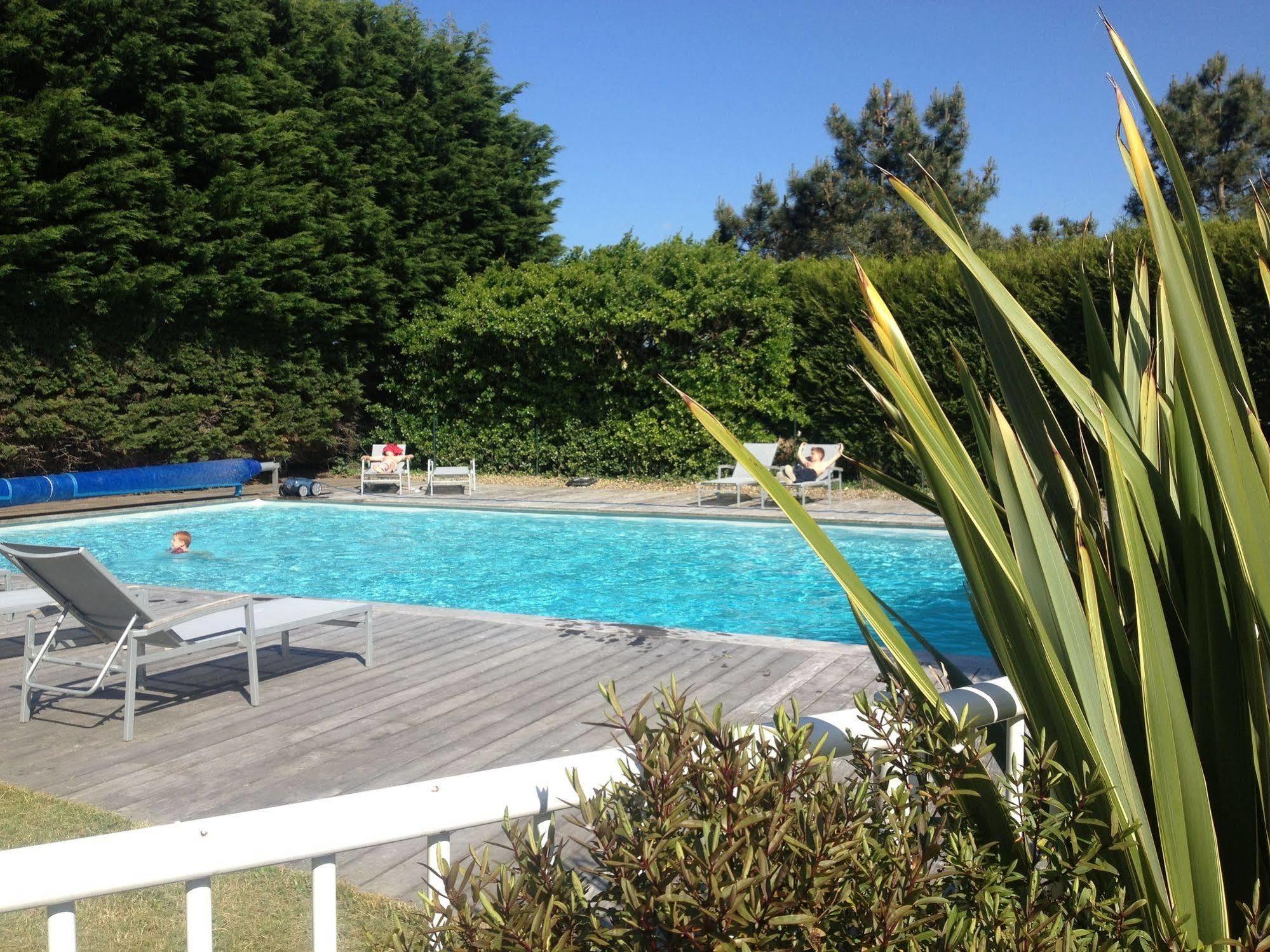 Le Galet Hotel & Spa Saint Philibert Bagian luar foto